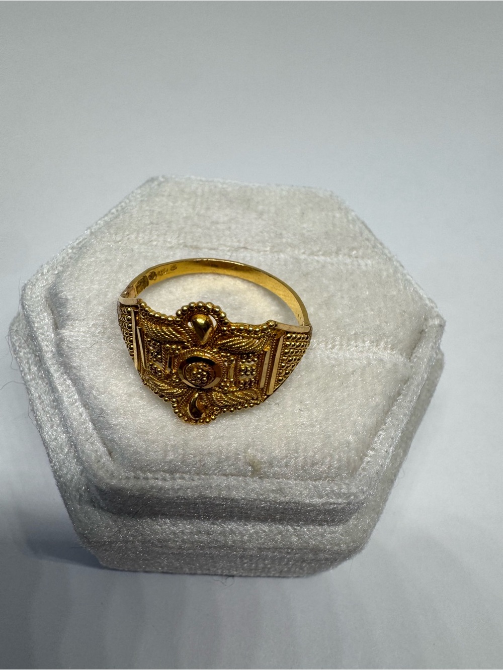 Vintage 21K Gold Ring 3.4 grams Size 8 | Solid Yellow Gold Jewelry - Picture 9 of 17